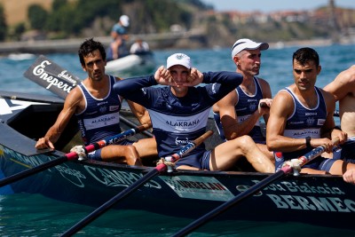 Mikel Ojeda Zarauzko garaipena ospatzen